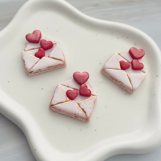 Broșe mărțișor din lut polimeric LOVE LETTERS